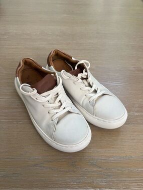 Johnston & Murphy boys White Leather Brown Accents sneakers shoes size 2 kids